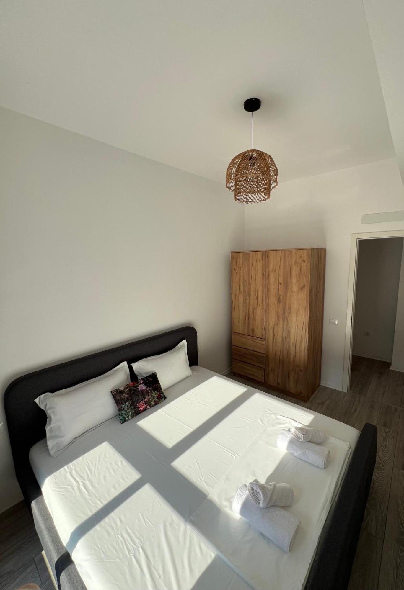 Sunflower Apartment Тирана Экстерьер фото