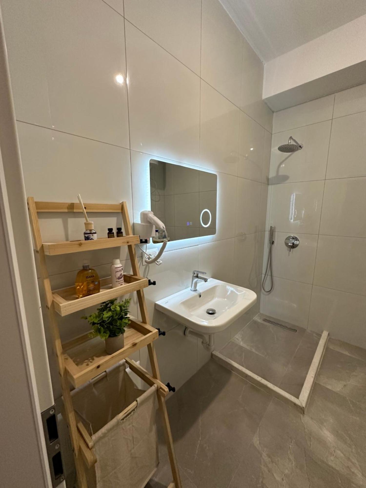 Sunflower Apartment Тирана Экстерьер фото