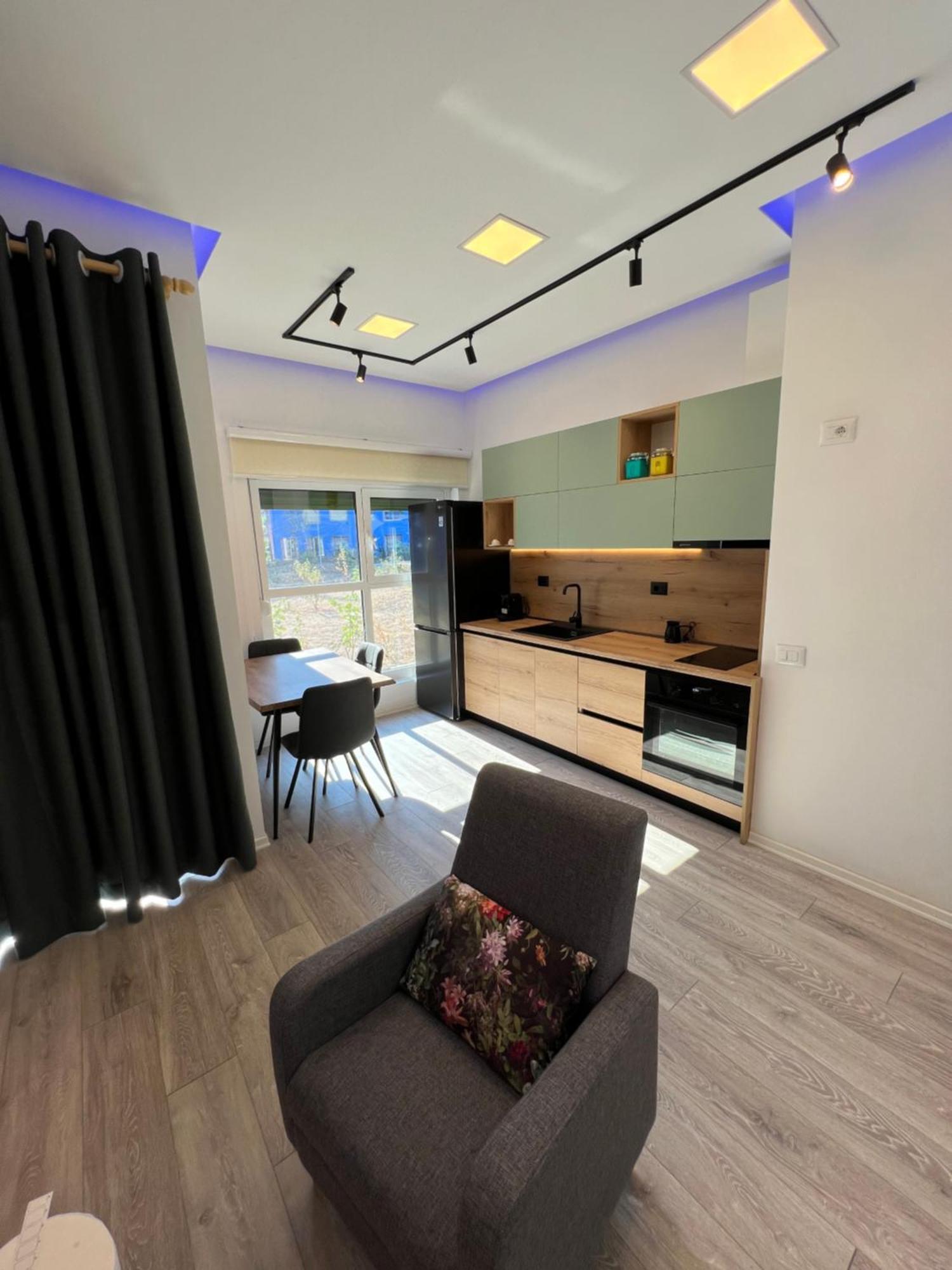 Sunflower Apartment Тирана Экстерьер фото