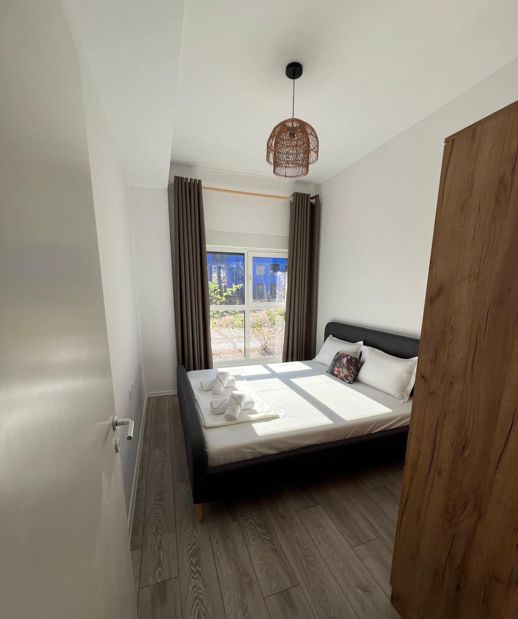 Sunflower Apartment Тирана Экстерьер фото