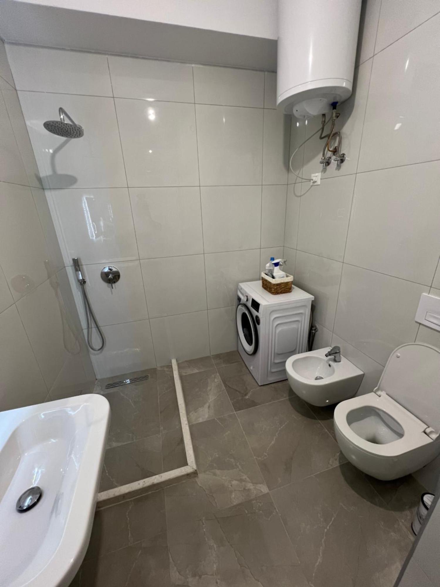 Sunflower Apartment Тирана Экстерьер фото