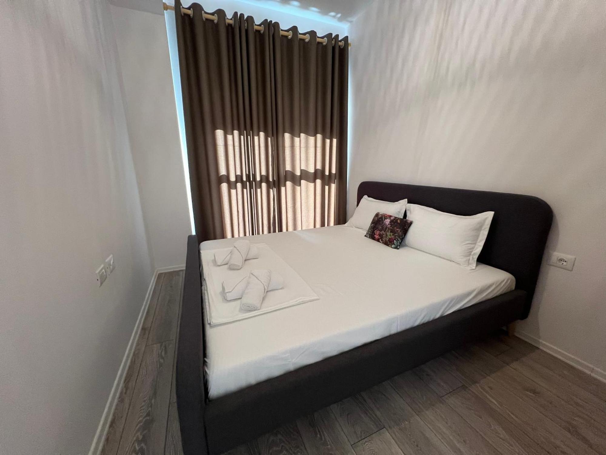 Sunflower Apartment Тирана Экстерьер фото