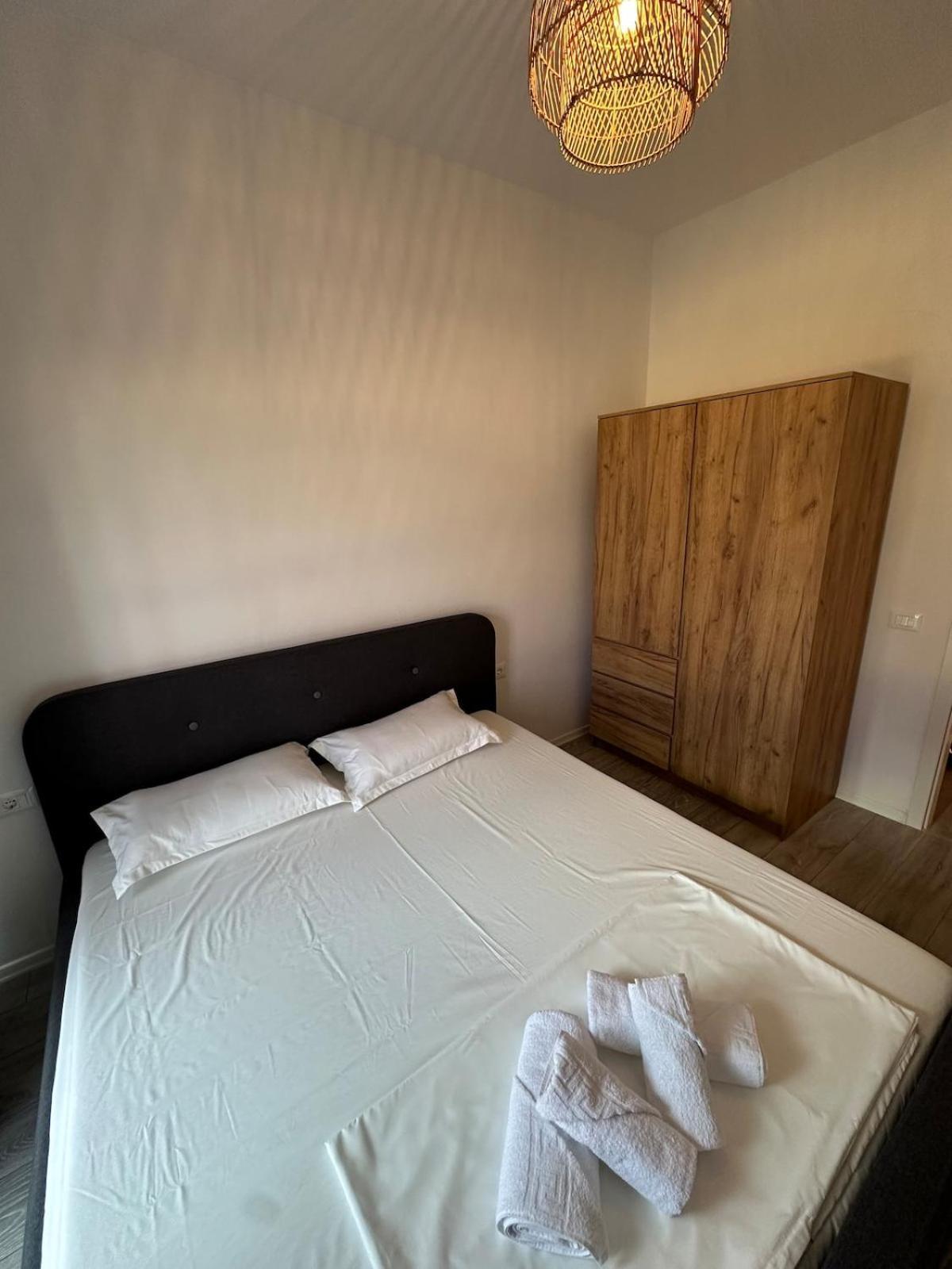 Sunflower Apartment Тирана Экстерьер фото